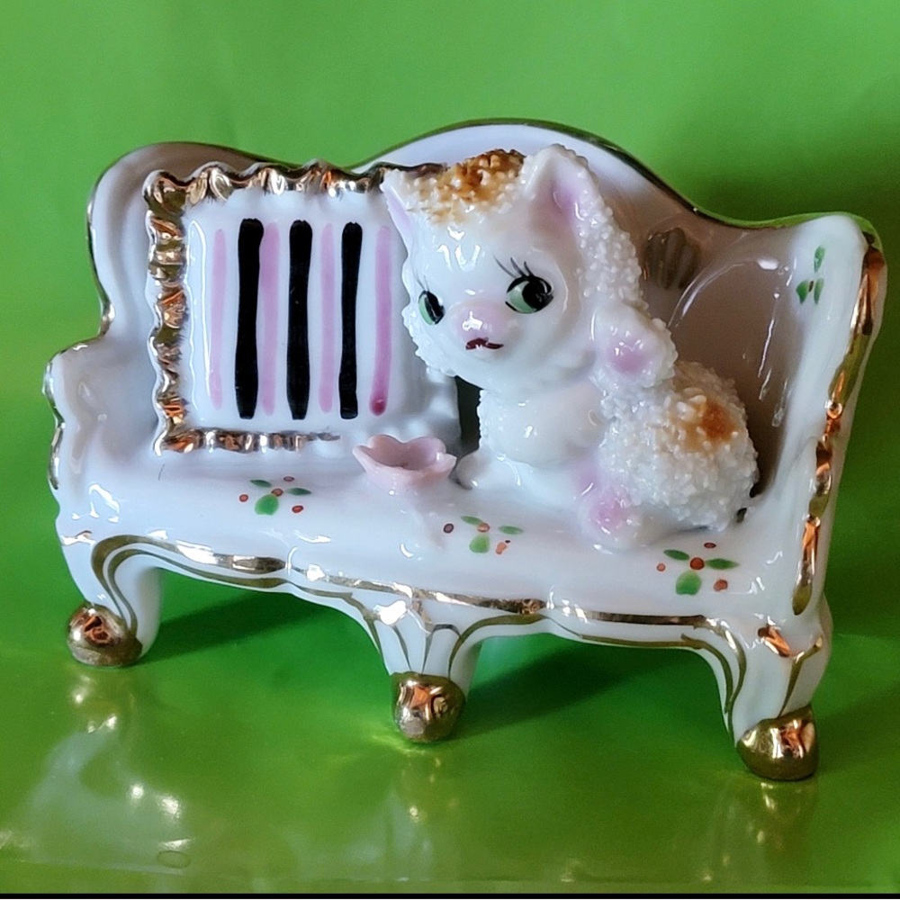 Rare 1950’s Sugar/Salt Glazed Textured Porcelain Mid Century Novelty Figurine